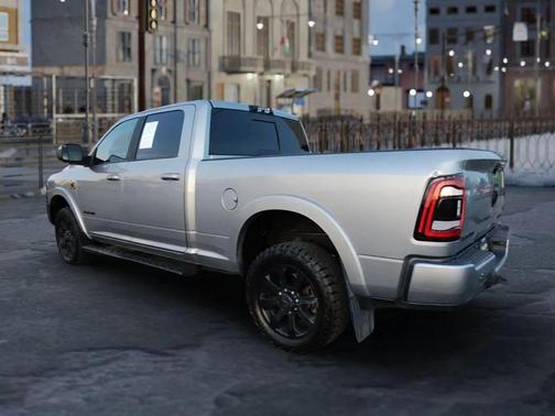 2022 RAM 2500 Laramie Crew Cab 4x4 6'4' Box