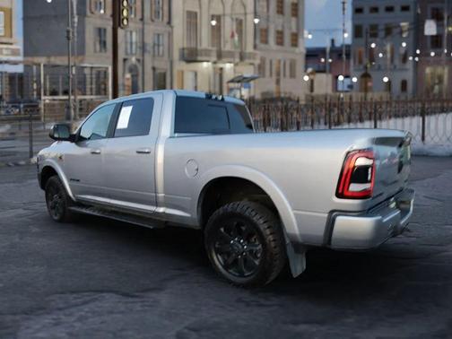 2022 RAM 2500 Laramie Crew Cab 4x4 6'4' Box