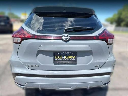 2023 Nissan Kicks SR