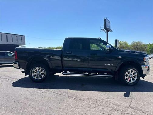 2022 RAM 2500 Laramie Crew Cab 4x4 6'4' Box
