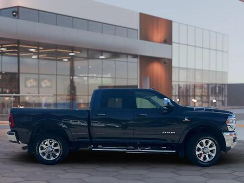 2022 RAM 2500 Laramie Crew Cab 4x4 6'4' Box