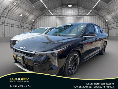 Aurora Black Pearl 2025 Kia K4 GT-Line