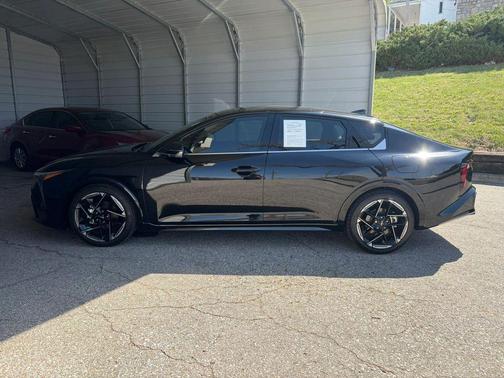 Aurora Black Pearl 2025 Kia K4 GT-Line