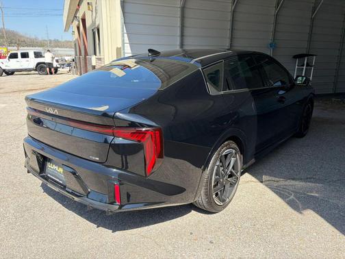 Aurora Black Pearl 2025 Kia K4 GT-Line