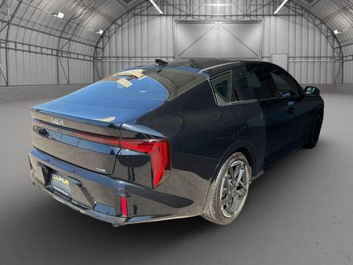 Aurora Black Pearl 2025 Kia K4 GT-Line