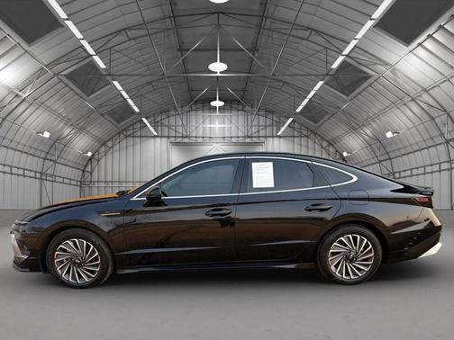 Abyss Black 2025 Hyundai SONATA Hybrid SE