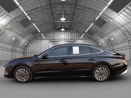 2025 Hyundai SONATA Hybrid SE