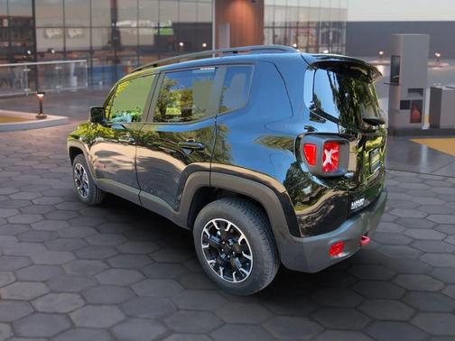 2023 Jeep Renegade Trailhawk