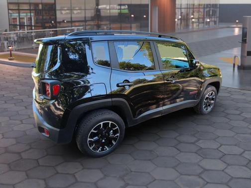 2023 Jeep Renegade Trailhawk