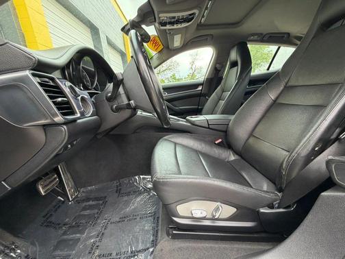 Platinum Silver Metallic 2012 Porsche Panamera 4