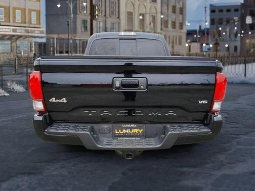 2022 Toyota Tacoma SR