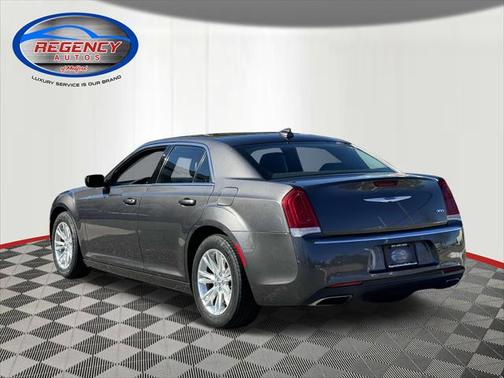 2018 Chrysler 300 Touring