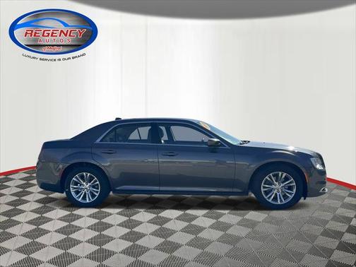 2018 Chrysler 300 Touring