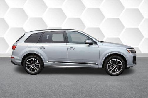 2025 Audi Q7 45 Premium Plus