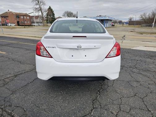 2017 Nissan Versa 1.6 S+