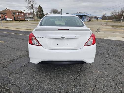 2017 Nissan Versa 1.6 S+