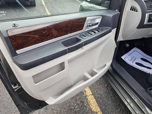 2010 Chrysler Town & Country Touring