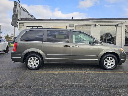 2010 Chrysler Town & Country Touring