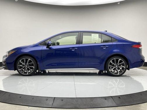Photo 2 of 33 of 2020 Toyota Corolla SE