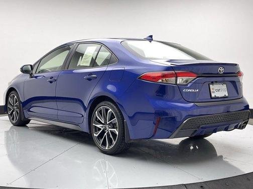 Photo 3 of 33 of 2020 Toyota Corolla SE