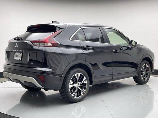Photo 5 of 34 of 2022 Mitsubishi Eclipse Cross SE
