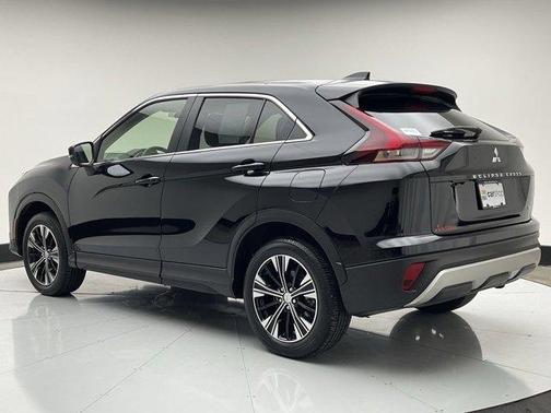 Photo 3 of 34 of 2022 Mitsubishi Eclipse Cross SE