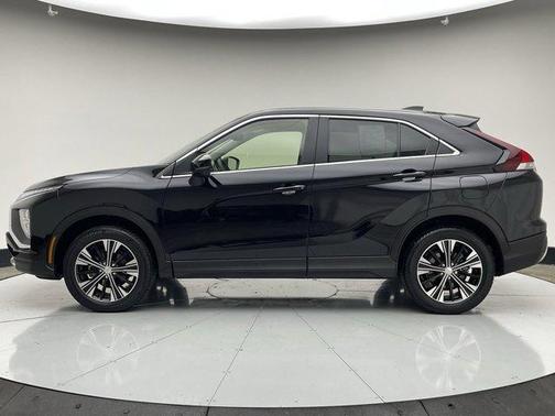 Photo 2 of 34 of 2022 Mitsubishi Eclipse Cross SE