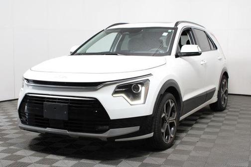 Snow White Pearl 2023 Kia Niro Touring