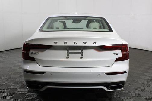 2021 Volvo S60 T5 Momentum