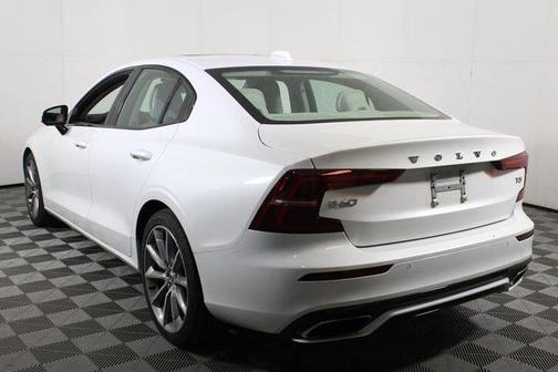 2021 Volvo S60 T5 Momentum