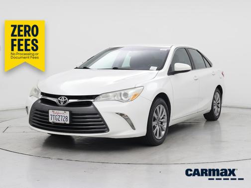 White 2016 Toyota Camry XLE