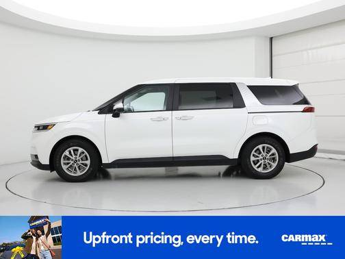White 2024 Kia Carnival LX