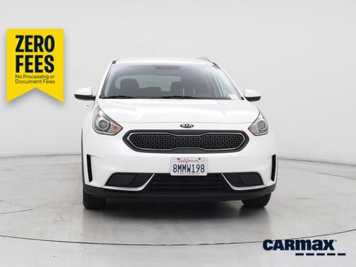 White 2019 Kia Niro LX