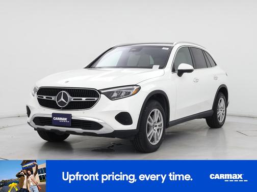White 2023 Mercedes-Benz GLC 300