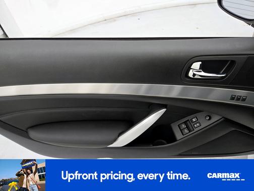 White 2015 INFINITI Q60 S