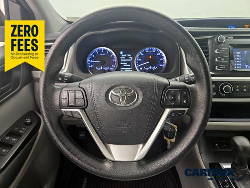 White 2018 Toyota Highlander LE Plus