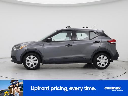 Gray 2019 Nissan Kicks SR