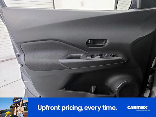 Gray 2019 Nissan Kicks SR