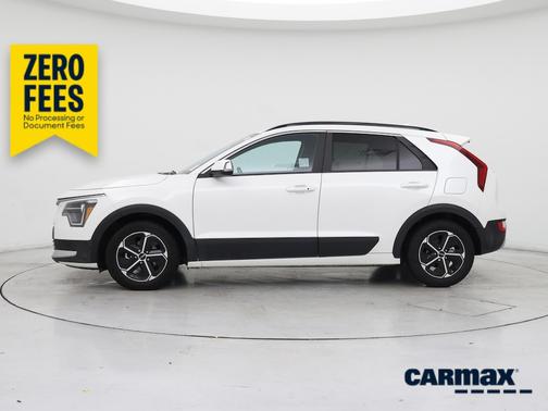 White 2025 Kia Niro EX