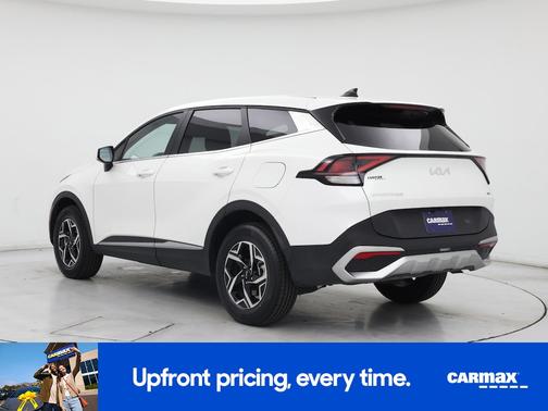 White 2025 Kia Sportage LX