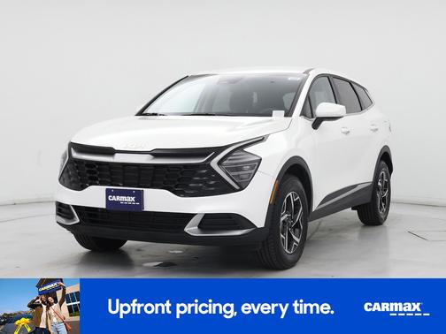 White 2025 Kia Sportage LX