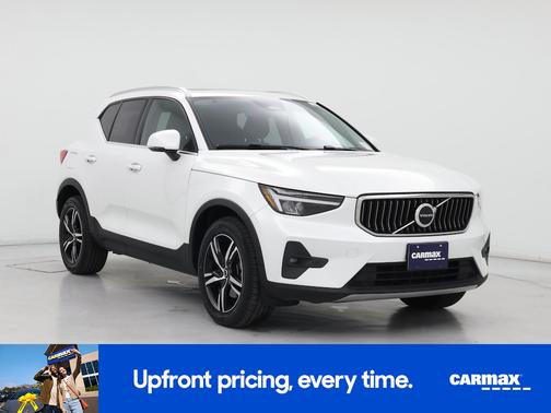 2023 Volvo XC40 B4 Plus Bright Theme