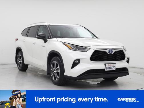 White 2021 Toyota Highlander Hybrid XLE