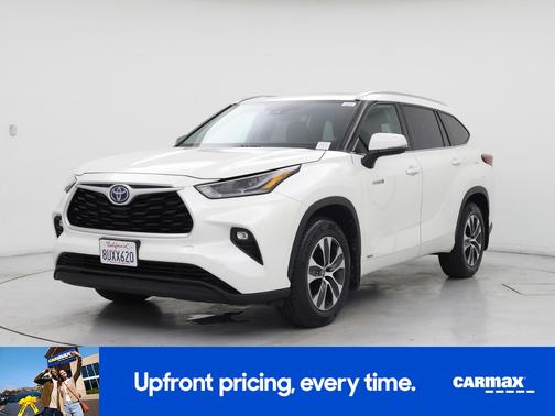 White 2021 Toyota Highlander Hybrid XLE