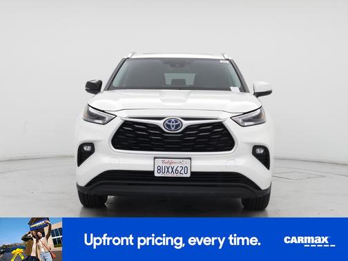 White 2021 Toyota Highlander Hybrid XLE