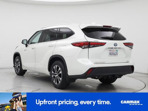 White 2021 Toyota Highlander Hybrid XLE