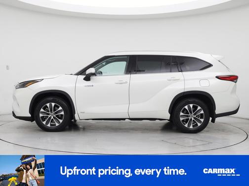White 2021 Toyota Highlander Hybrid XLE