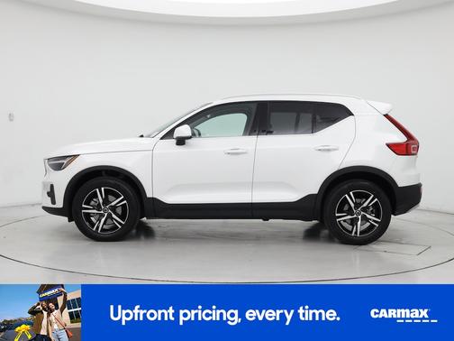 2025 Volvo XC40 B5 Core Bright Theme