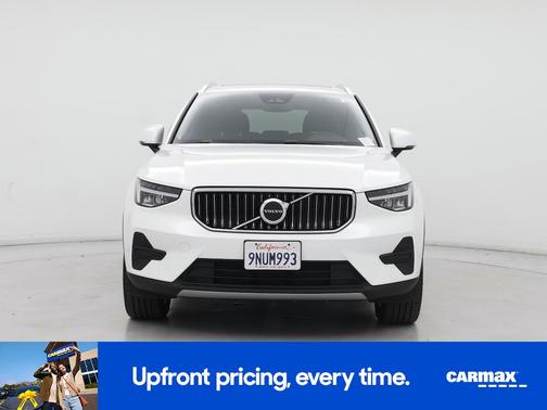 2025 Volvo XC40 B5 Core Bright Theme