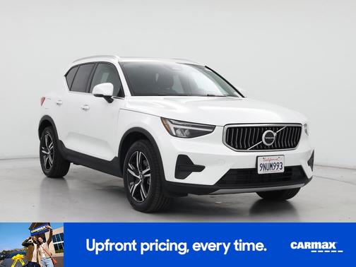 2025 Volvo XC40 B5 Core Bright Theme